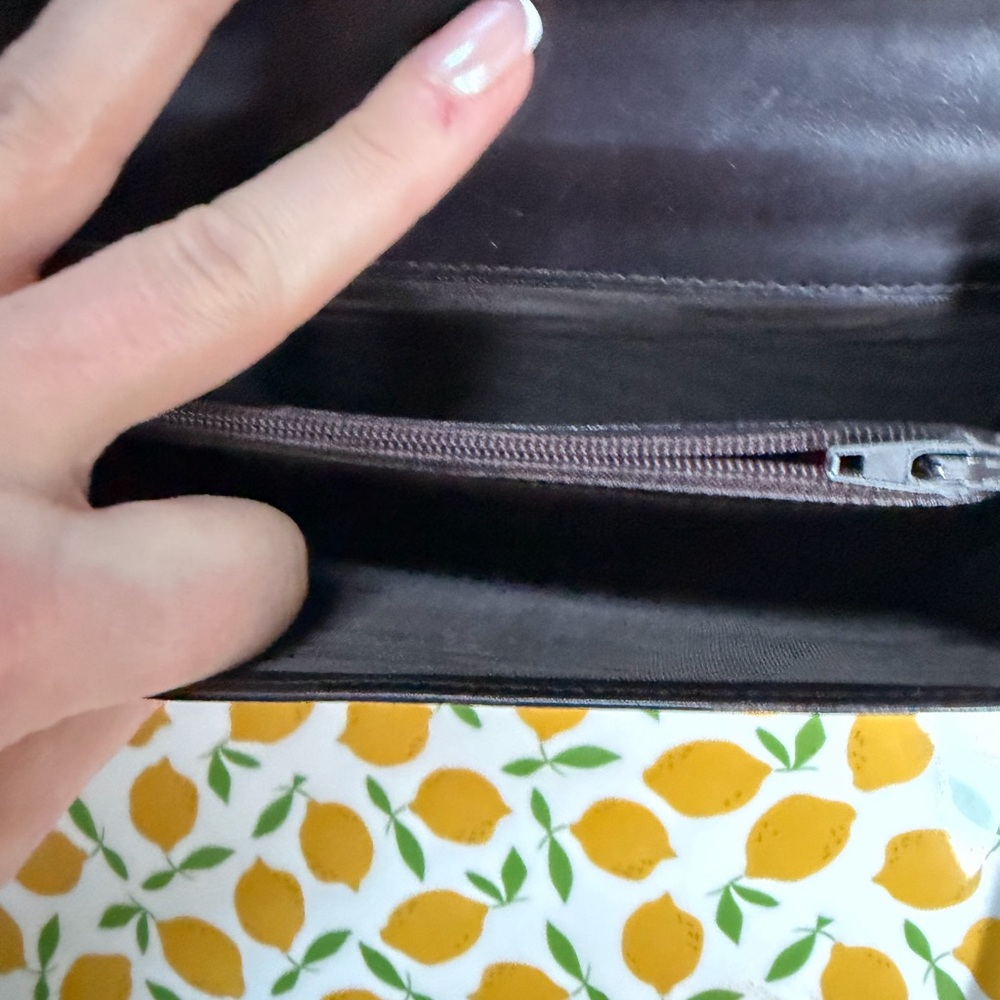 Gucci Black Logo Clutch Wallet - Picture 7 of 11